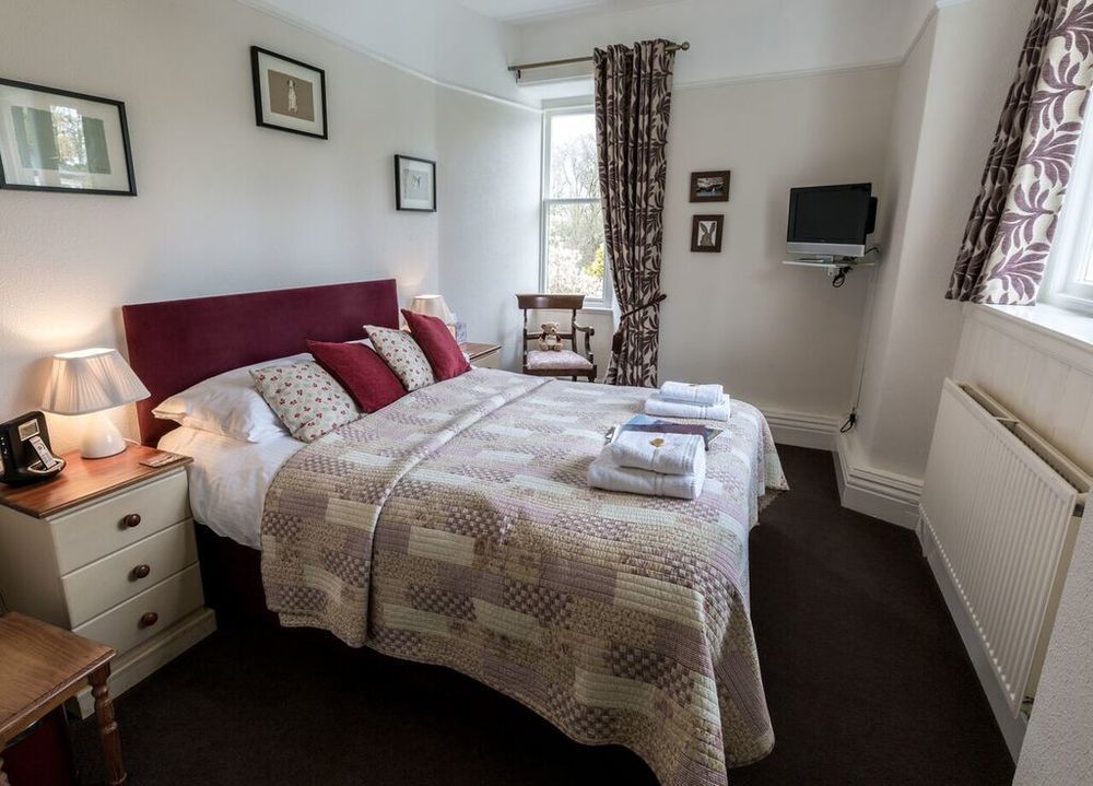 Chestnuts Guest House (Adults Only) Уиндермер Екстериор снимка