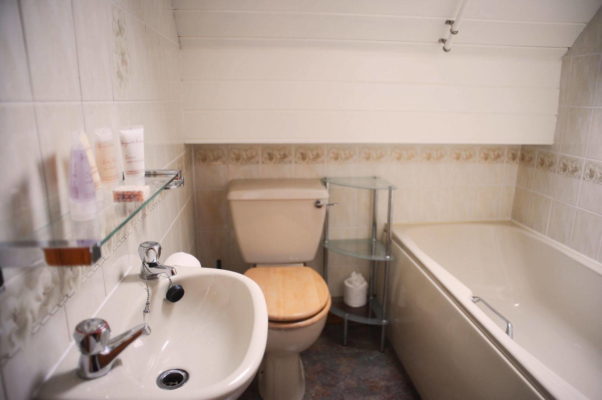 Chestnuts Guest House (Adults Only) Уиндермер Екстериор снимка